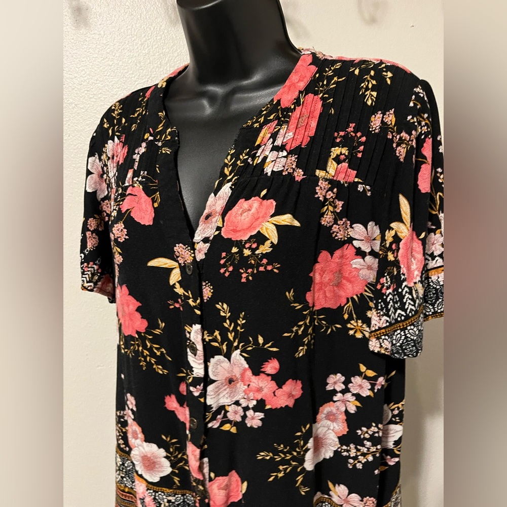 Knox Rose women’s shirt, V-neck, black floral pattern, button up. Size L